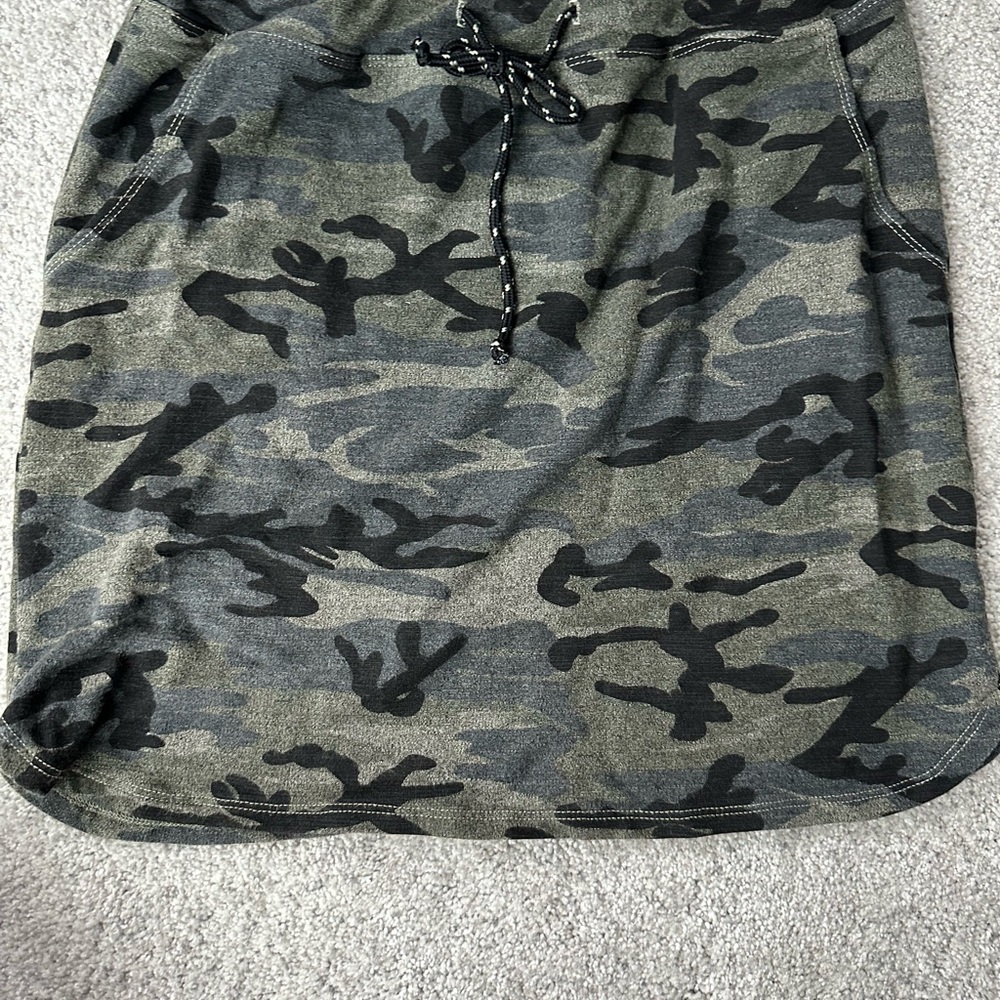 Sundry Women’s Camo Print Skirt with pockets